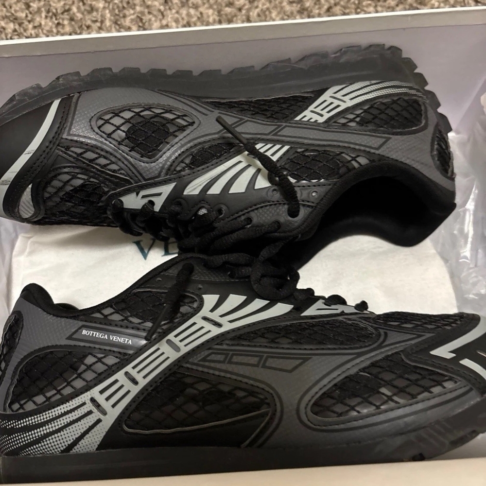 Bottega Veneta Men's Charcoal and Black Sneakers